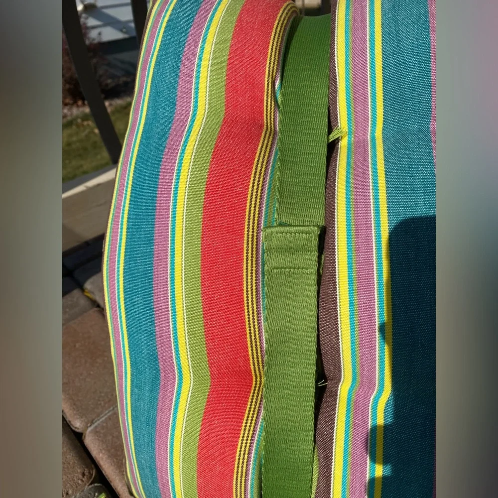 NWT Crate&Barrel set 2 cushions/coated picnic blanket green/red Hutton Stripe - Picture 4 of 11
